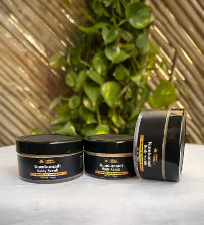 Kumkumadi-Glowing-Skin-Scrub-02